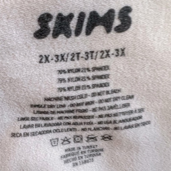 Skims “NWOT” plus size sculpting mid-thigh shape wear  bodysuit - Picture 2 of 8